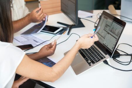 Microsoft Teams Quietly Drops Support for Third-Party Calendar Apps Close-up view of computer screen displaying video conference meeting interface